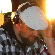 Tom Middleton's voice - Text to Speech AI